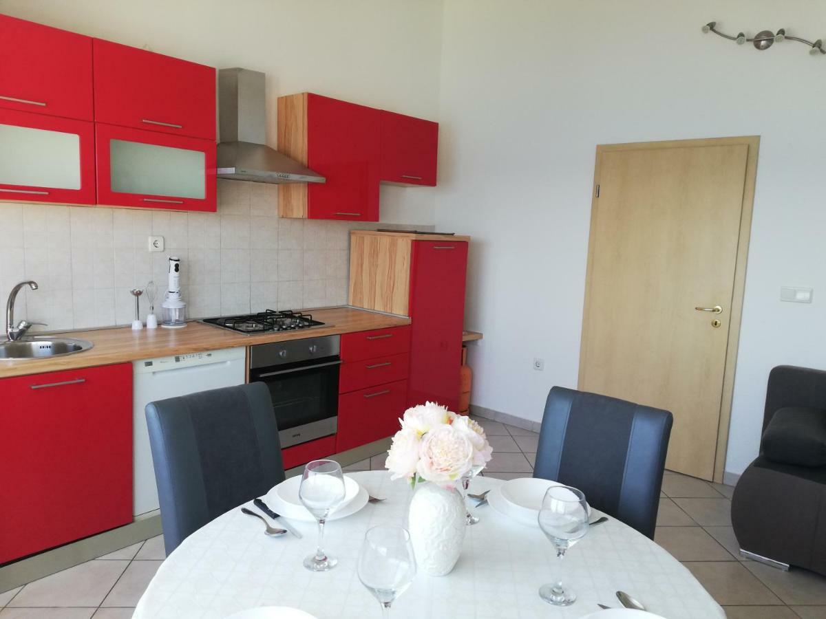 Apartment Petra Dugi Rat Kültér fotó